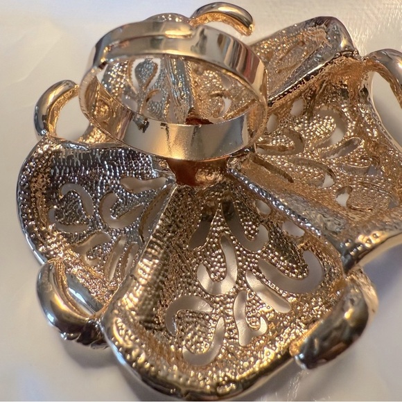 Exaggerated Rhinestone Floral Ring - Picture 5 of 5